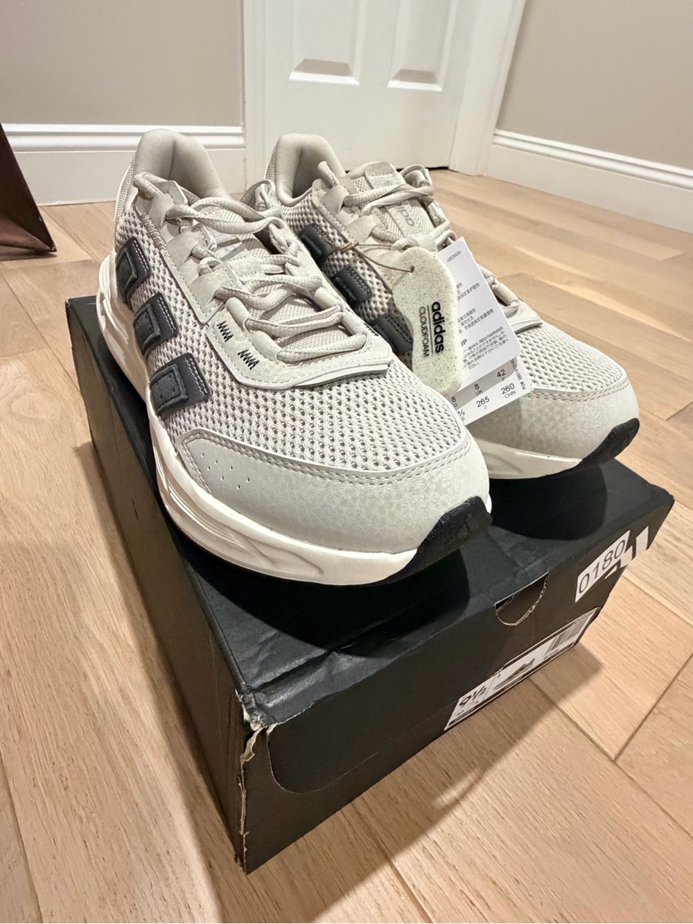 9.5M - Adidas Men’s Astrastar Light Gray Mesh Casual Sneakers with cloudfoam!!